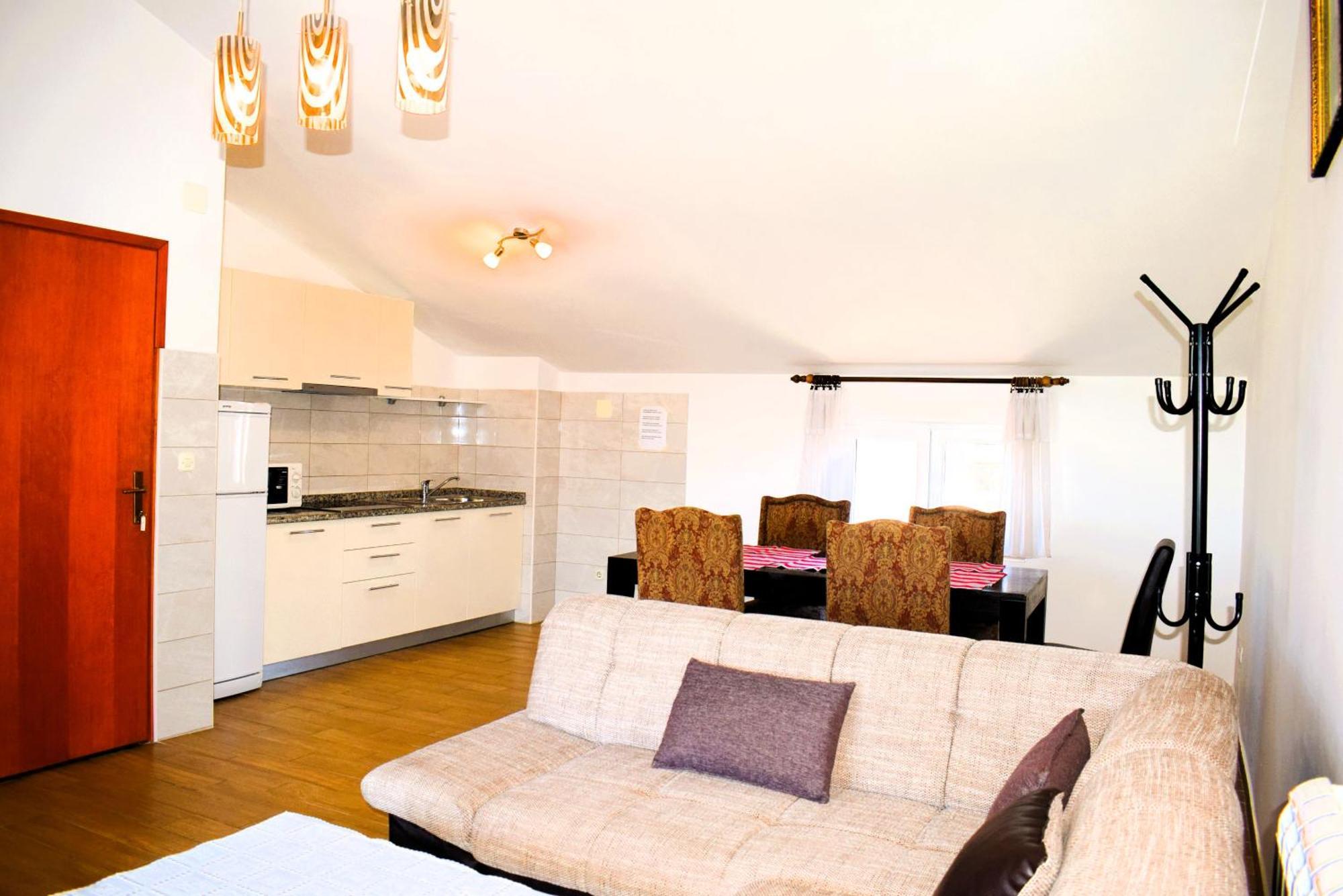 Apartments Milica Malinska Habitación foto
